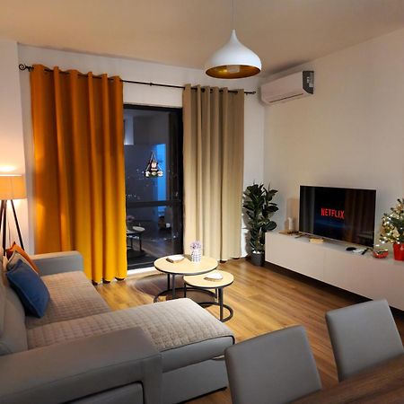 Red & White Palace Apartment 티라나 외부 사진