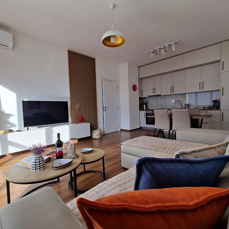 Red & White Palace Apartment 티라나 외부 사진