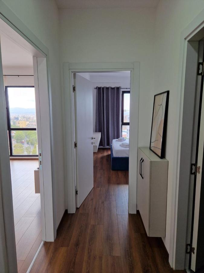 Red & White Palace Apartment 티라나 외부 사진