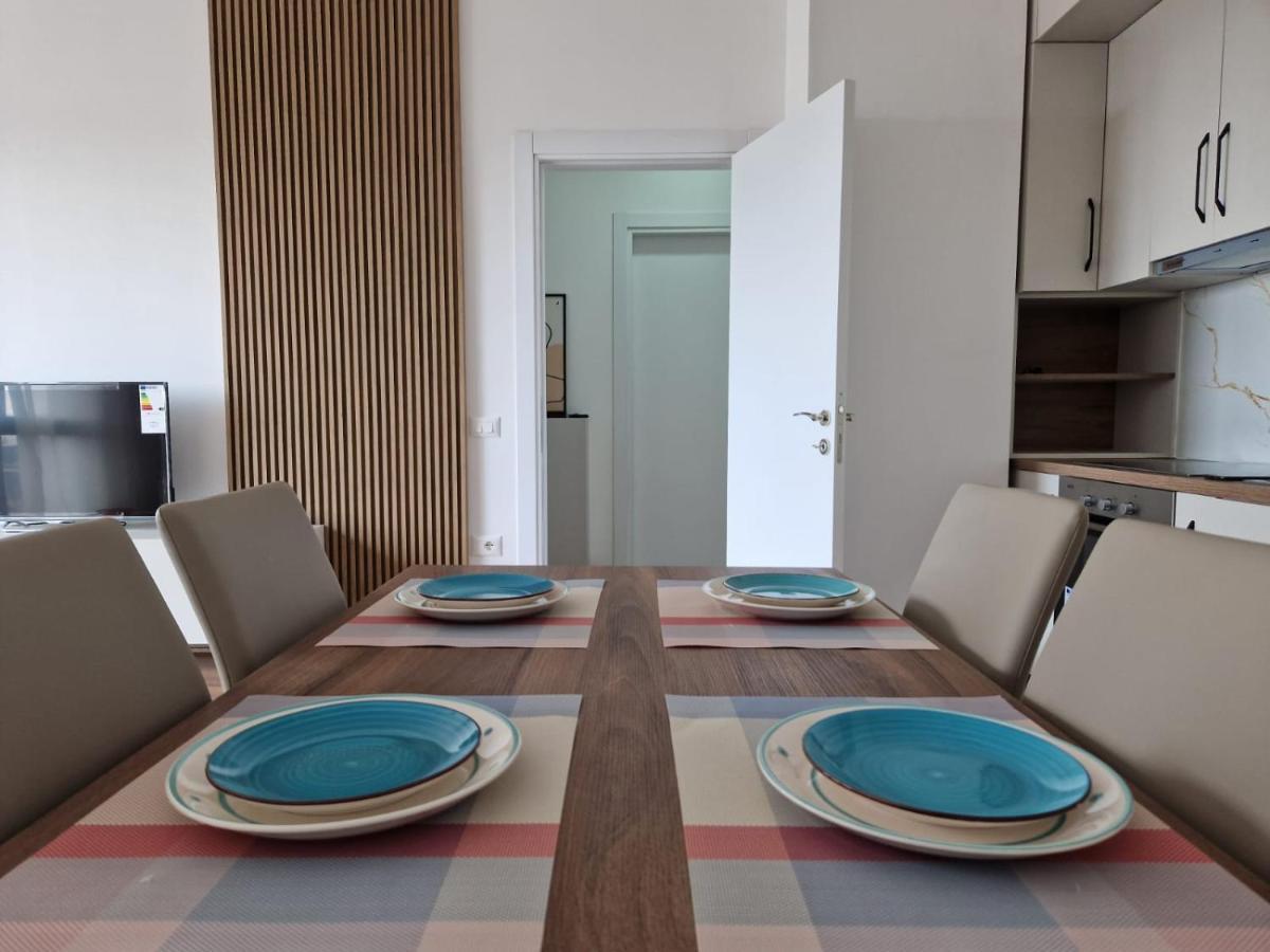 Red & White Palace Apartment 티라나 외부 사진