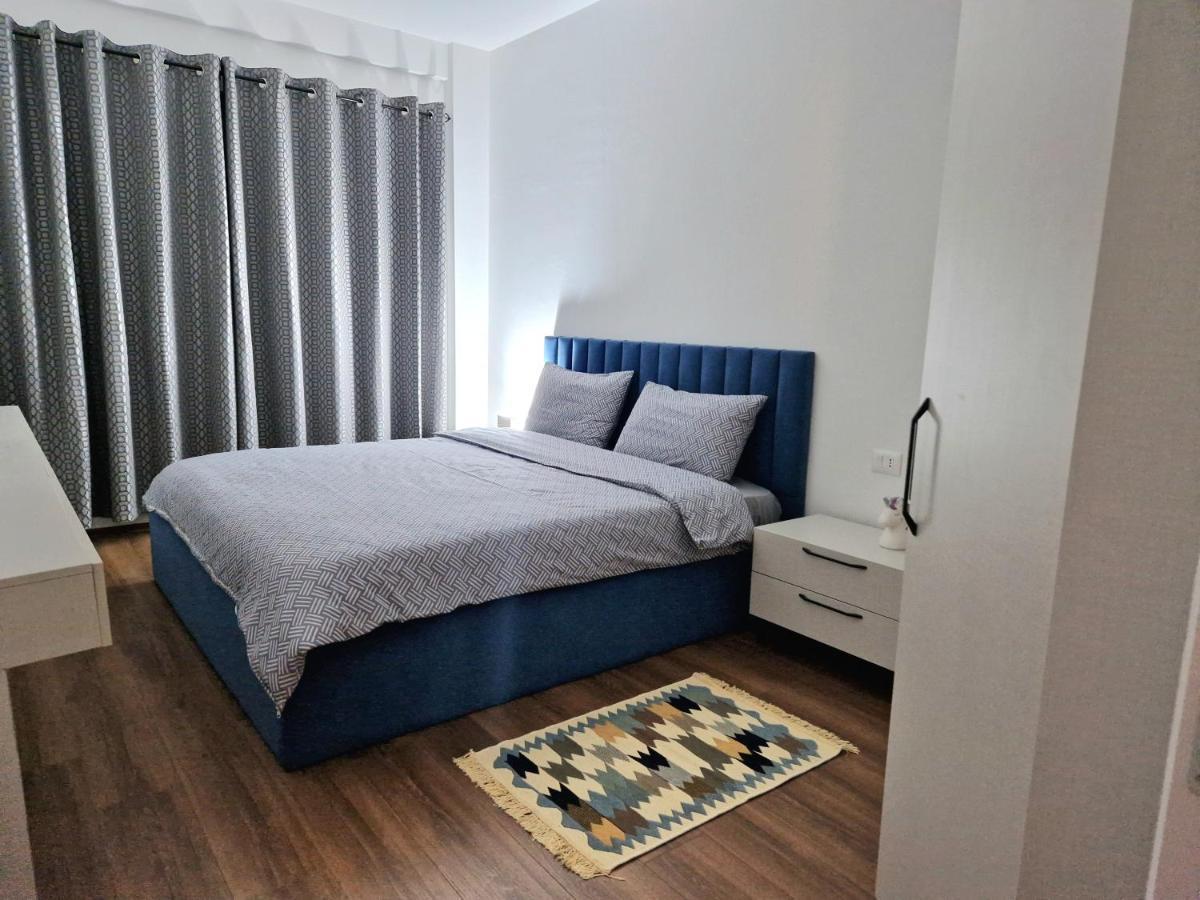 Red & White Palace Apartment 티라나 외부 사진
