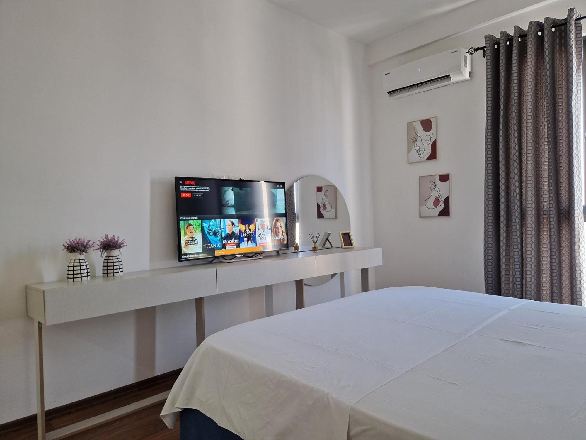 Red & White Palace Apartment 티라나 외부 사진
