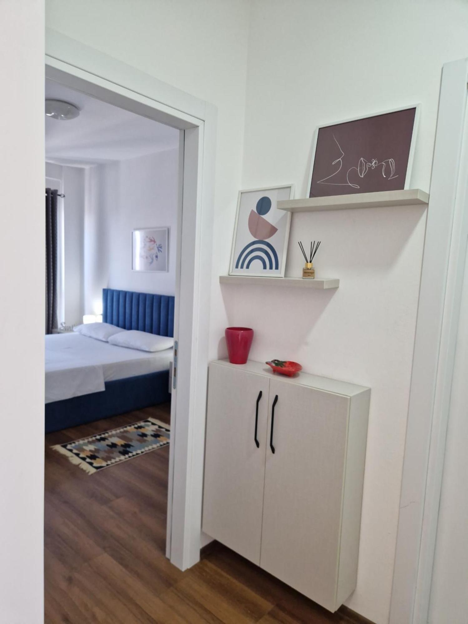 Red & White Palace Apartment 티라나 외부 사진