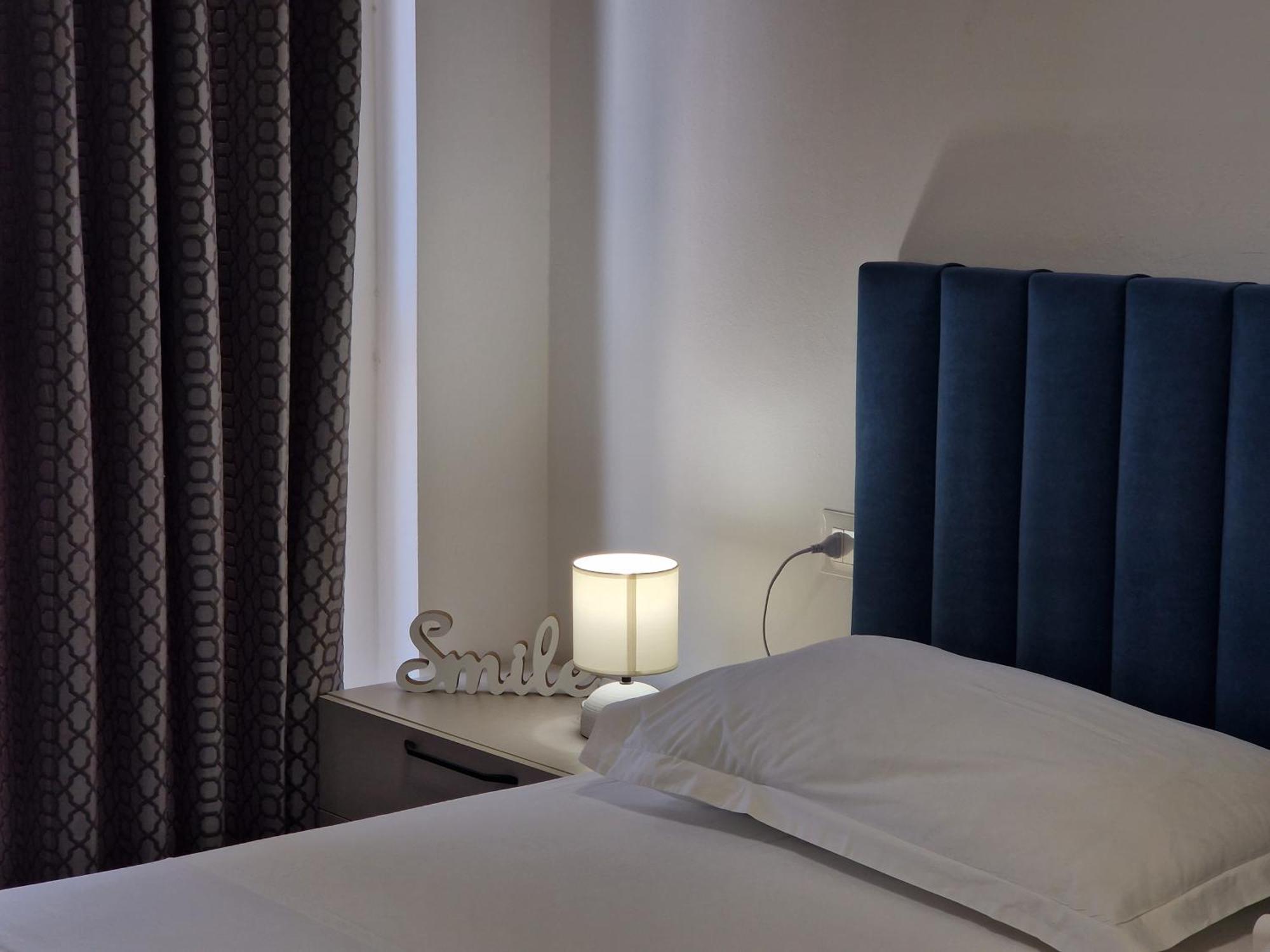 Red & White Palace Apartment 티라나 외부 사진